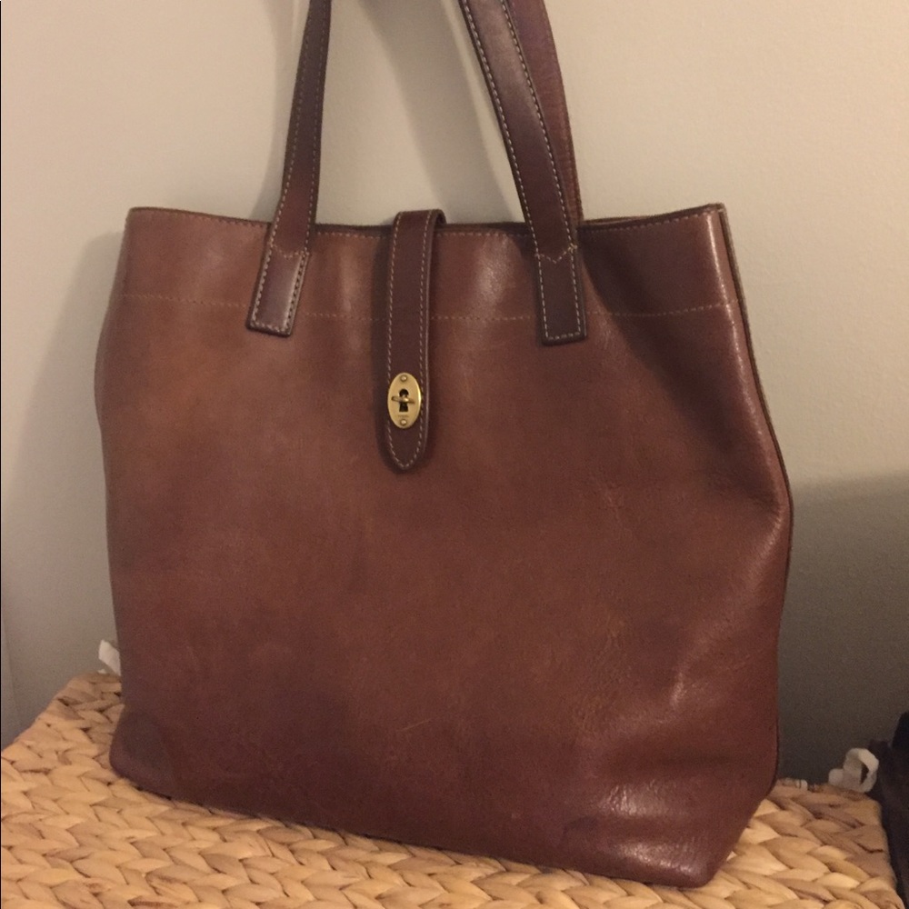 Brown leather fossil tote bag